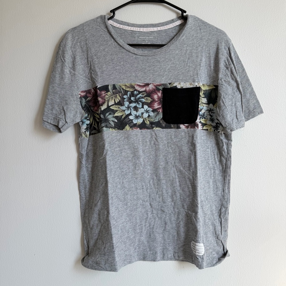 Adam Levine Collection Gray Floral Accent Tee